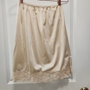 Vintage Hers Slip – Made in El Salvador, Delicate Lace Detail, Lingerie
